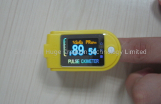 中国 Omron の USB が付いている新生児の指先の脈拍の酸化濃度計装置 サプライヤー
