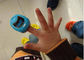 OLEDの表示子供のための青/ピンク/黄色の指先の脈拍の酸化濃度計 サプライヤー